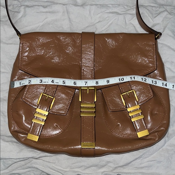 Michael Kors Darrington Large Crackle Brown Leather Crossbody - Picture 3 of 16